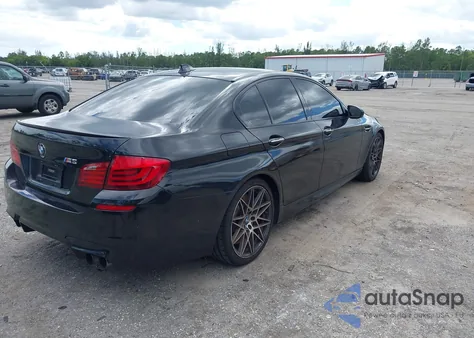 2013 BMW M5 z USA, uszkodzony, nr VIN WBSFV9C51DC773385